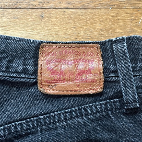 Black high waisted Levi’s - Picture 2 of 5